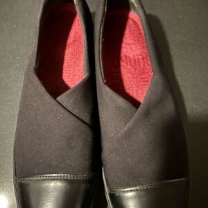 Munro Black Slip-On womens Shoes size 8